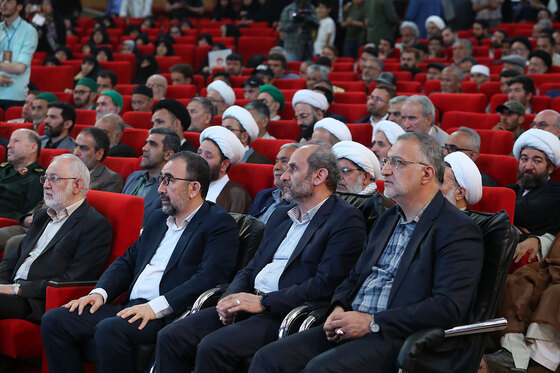 مراسم رونمایی از تقریظ رهبر انقلاب بر کتاب 