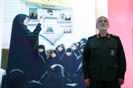 مراسم رونمایی از تقریظ رهبر انقلاب بر کتاب 