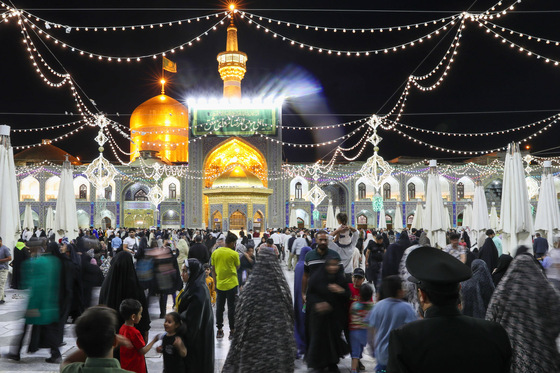  چراغانی حرم مطهر رضوی به مناسبت دهه کرامت