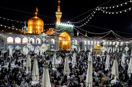  چراغانی حرم مطهر رضوی به مناسبت دهه کرامت