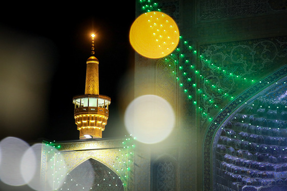 چراغانی و گل آرایی حرم مطهر رضوی به مناسبت میلاد امام رضا (ع)