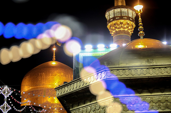 چراغانی و گل آرایی حرم مطهر رضوی به مناسبت میلاد امام رضا (ع)