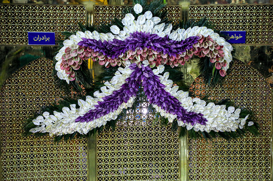 چراغانی و گل آرایی حرم مطهر رضوی به مناسبت میلاد امام رضا (ع)