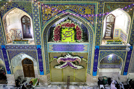 چراغانی و گل آرایی حرم مطهر رضوی به مناسبت میلاد امام رضا (ع)