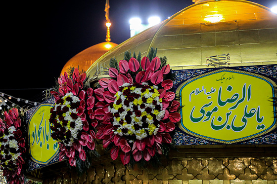 چراغانی و گل آرایی حرم مطهر رضوی به مناسبت میلاد امام رضا (ع)