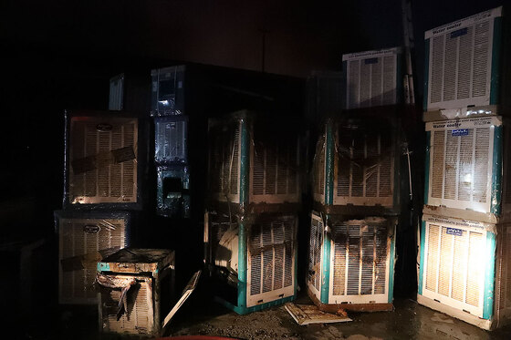 آتش سوزی گسترده در انبار لوازم خانگی در مشهد