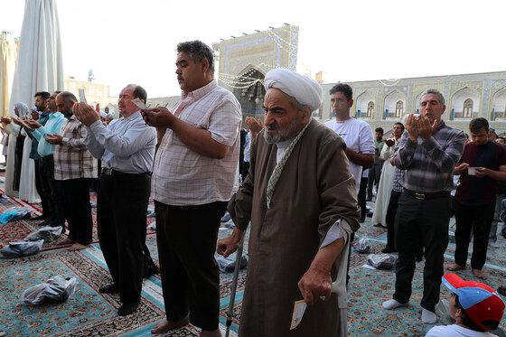 نماز عید قربان در حرم مطهر رضوی