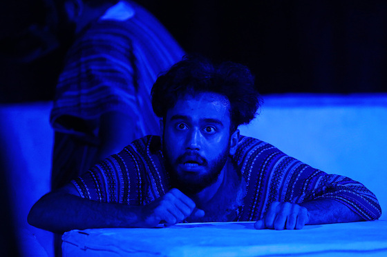 نمایش آئینی «آهوان» 