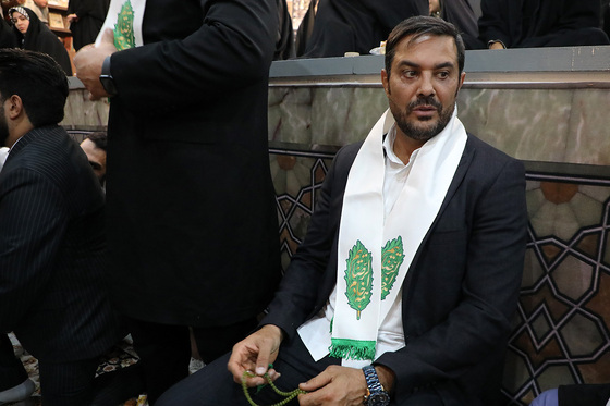 عرض ارادت قهرمانان ورزش ایران در بارگاه منور رضوی