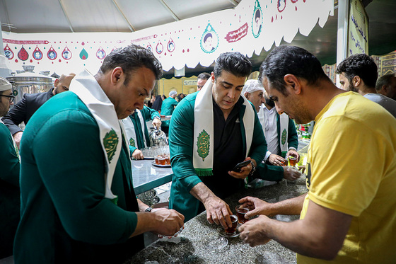 عرض ارادت قهرمانان ورزش ایران در بارگاه منور رضوی