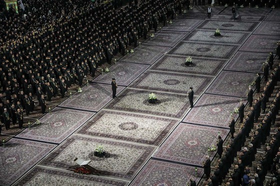 آئین خطبه خوانی شب عاشورا در حرم مطهر رضوی