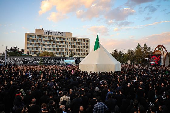 خیمه سوزان عصر عاشورا در مشهد