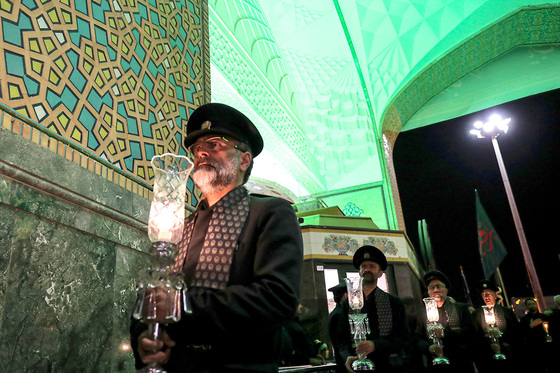 شام غریبان حسینی در حرم مطهر رضوی