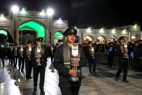 شام غریبان حسینی در حرم مطهر رضوی