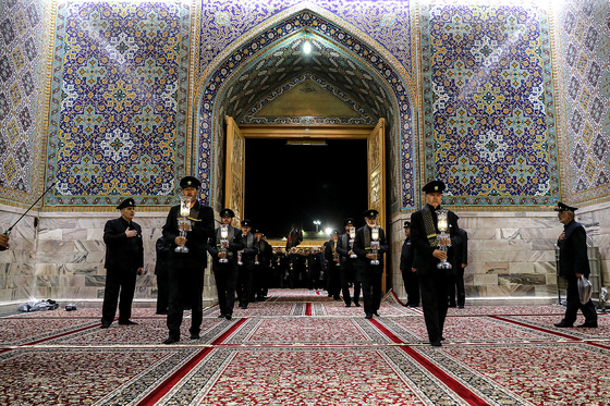 شام غریبان حسینی در حرم مطهر رضوی