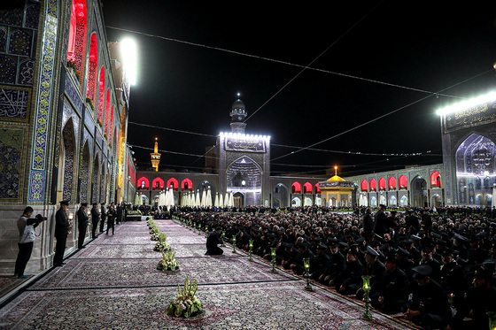 شام غریبان حسینی در حرم مطهر رضوی