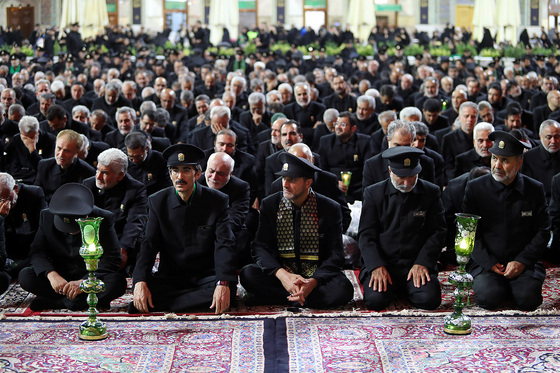 شام غریبان حسینی در حرم مطهر رضوی