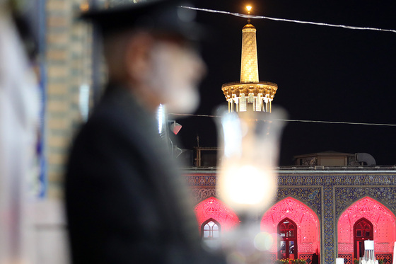 شام غریبان حسینی در حرم مطهر رضوی