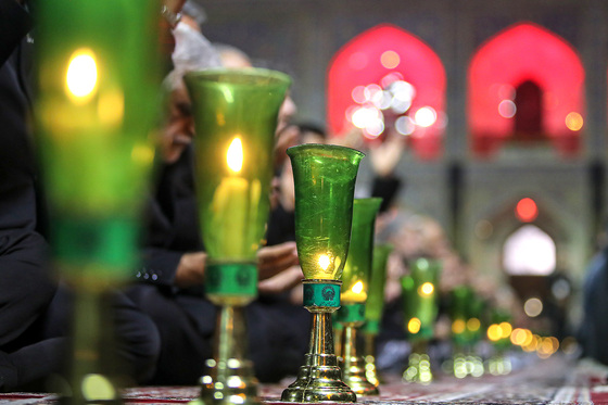 شام غریبان حسینی در حرم مطهر رضوی