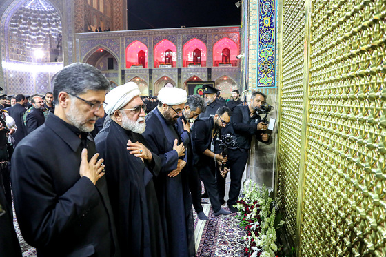 شام غریبان حسینی در حرم مطهر رضوی