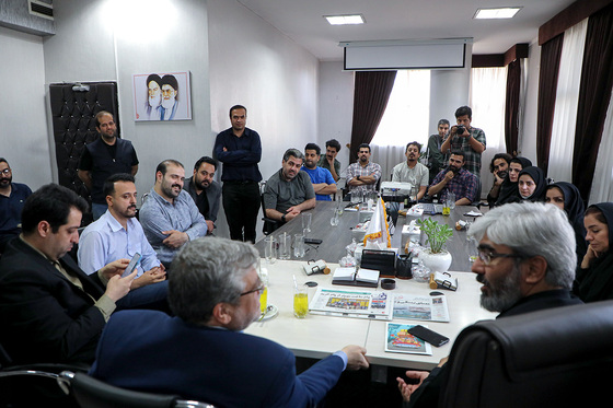 حضور شهردار مشهد در روزنامه شهرآرا به مناسبت روز خبرنگار