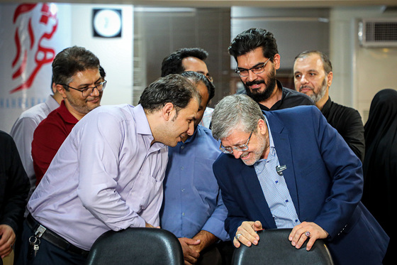 حضور شهردار مشهد در روزنامه شهرآرا به مناسبت روز خبرنگار