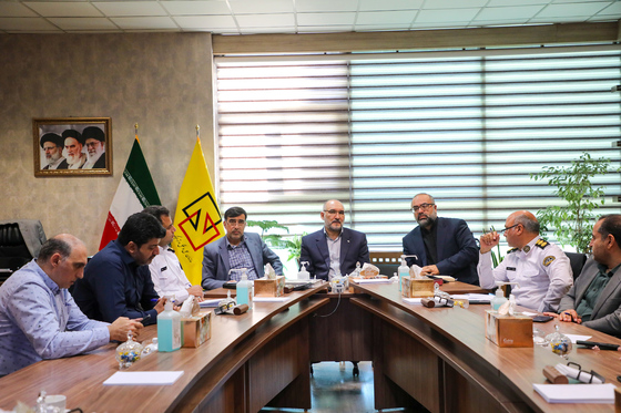 میزگرد بررسی حوادث خیابان وکیل آباد