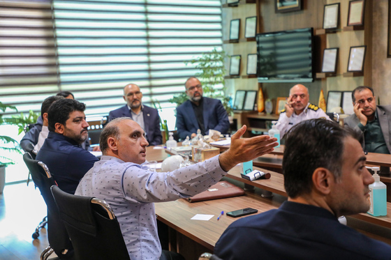 میزگرد بررسی حوادث خیابان وکیل آباد