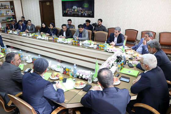 بازدید رییس سازمان بورس و ارواق بهادار از چند واحد صنعتی در مشهد
