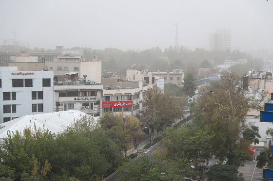هجوم ریزگردها به آسمان مشهد