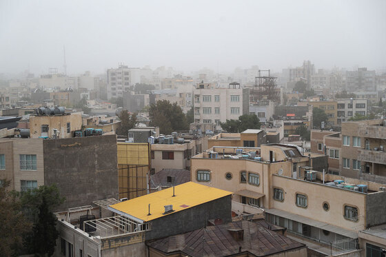 هجوم ریزگردها به آسمان مشهد