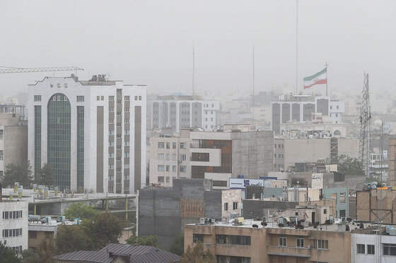 هجوم ریزگردها به آسمان مشهد
