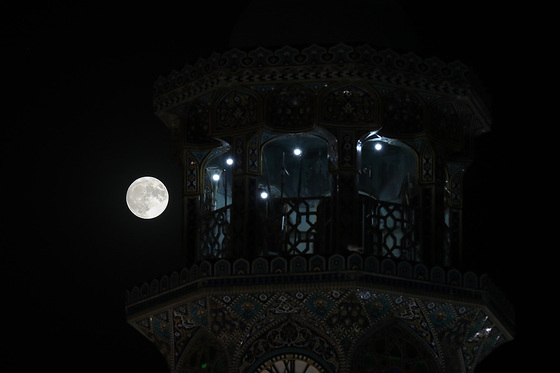 ابرماه آبی