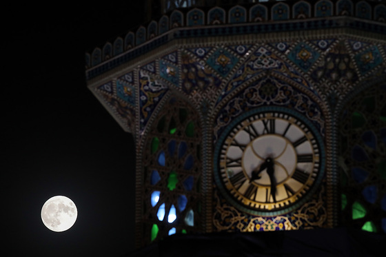 ابرماه آبی