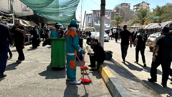 خدمت پاکبانان مشهدی به زائران اربعین در نجف اشرف