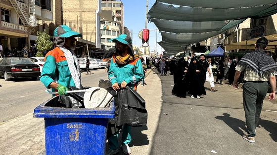 خدمت پاکبانان مشهدی به زائران اربعین در نجف اشرف