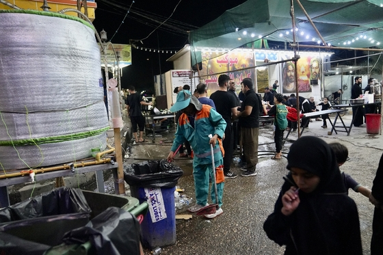خدمت پاکبانان مشهدی به زائران اربعین در نجف اشرف