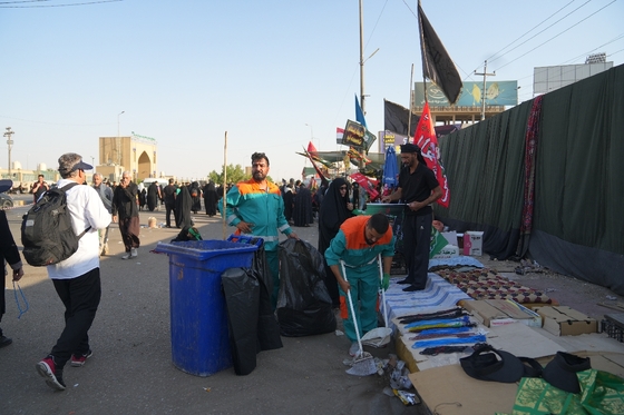خدمت پاکبانان مشهدی به زائران اربعین در نجف اشرف