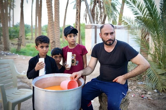 زائران پیاده در مسیر کربلا