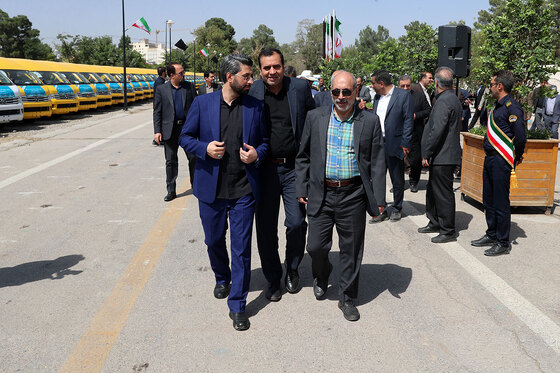 رونمایی از ١۵٠ دستگاه ون و اتوبوس با حضور وزیر کشور در مشهد 