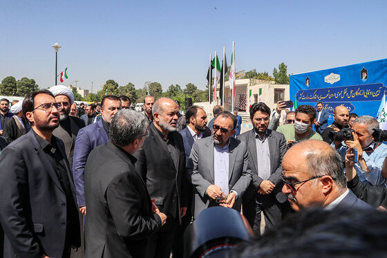 رونمایی از ١۵٠ دستگاه ون و اتوبوس با حضور وزیر کشور در مشهد 