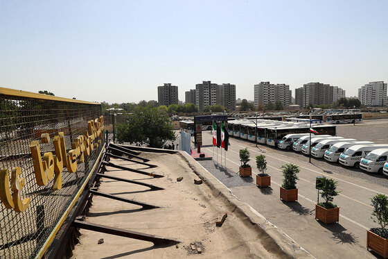 رونمایی از ١۵٠ دستگاه ون و اتوبوس با حضور وزیر کشور در مشهد 
