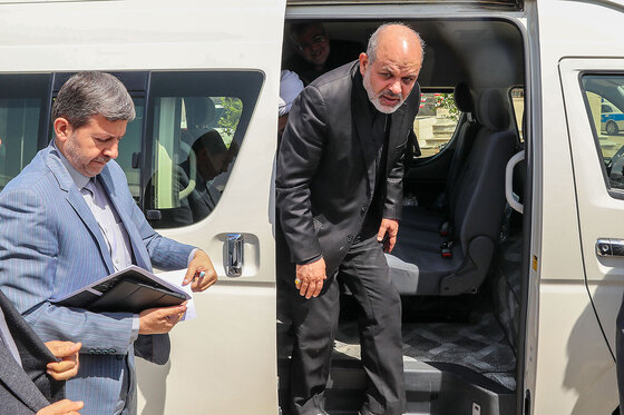 رونمایی از ١۵٠ دستگاه ون و اتوبوس با حضور وزیر کشور در مشهد 