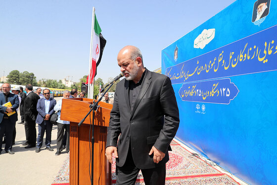رونمایی از ١۵٠ دستگاه ون و اتوبوس با حضور وزیر کشور در مشهد 