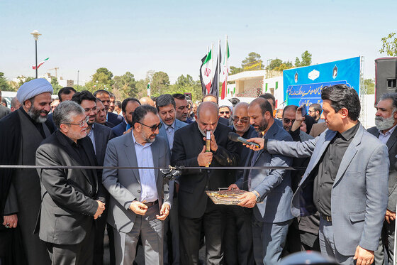 رونمایی از ١۵٠ دستگاه ون و اتوبوس با حضور وزیر کشور در مشهد 
