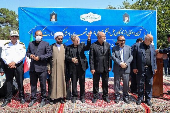 رونمایی از ١۵٠ دستگاه ون و اتوبوس با حضور وزیر کشور در مشهد 