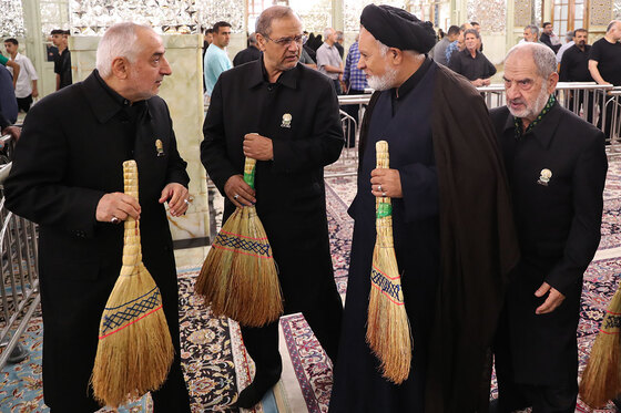 آیین جاروکشی حرم مطهر رضوی