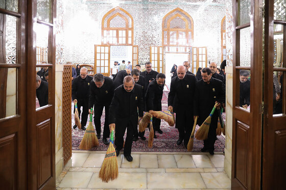 آیین جاروکشی حرم مطهر رضوی