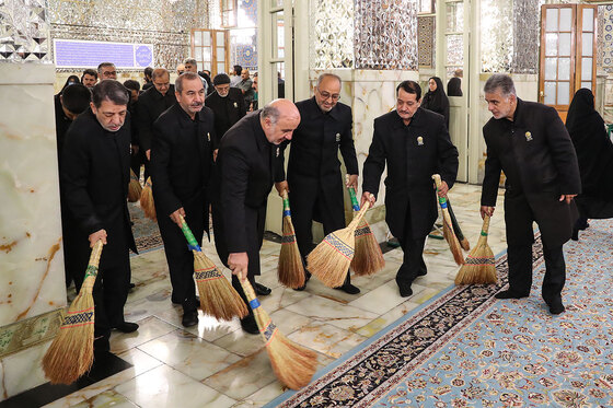 آیین جاروکشی حرم مطهر رضوی