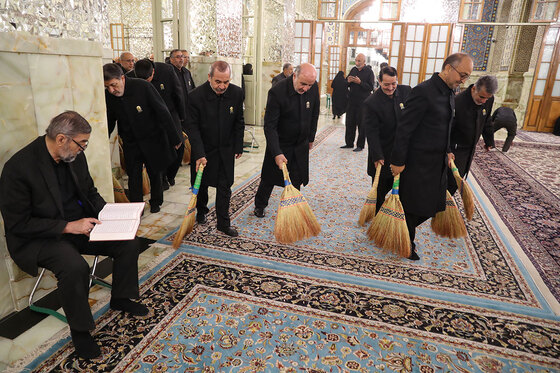 آیین جاروکشی حرم مطهر رضوی
